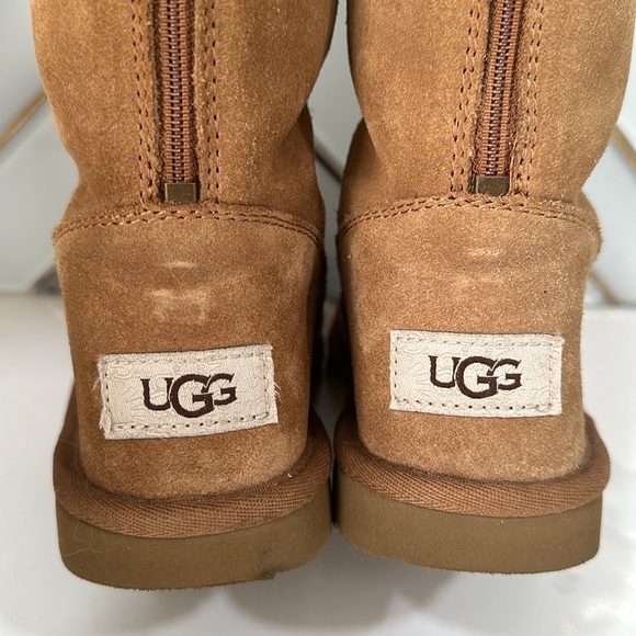UGG Kids Boots back zipper size 1. Still in good condition. - Picture 6 of 13
